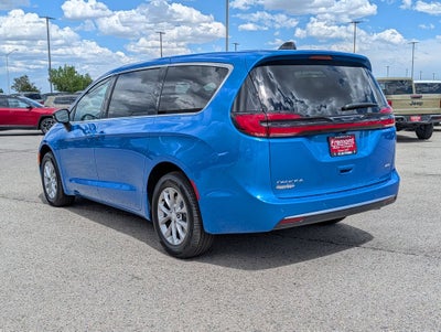 2027 Chrysler Pacifica Select AWD