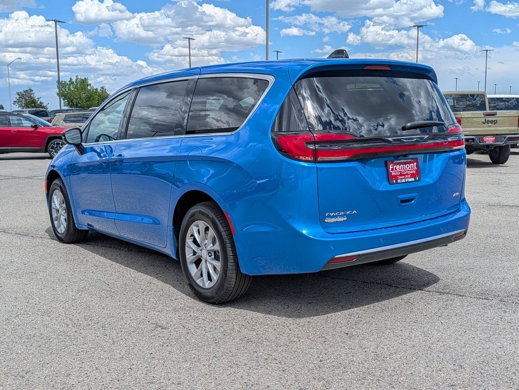 2027 Chrysler Pacifica Select AWD