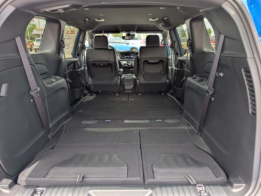 2027 Chrysler Pacifica Select AWD