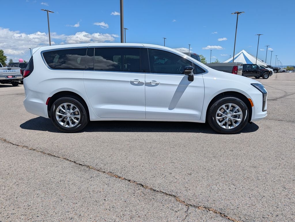 2027 Chrysler Pacifica Select