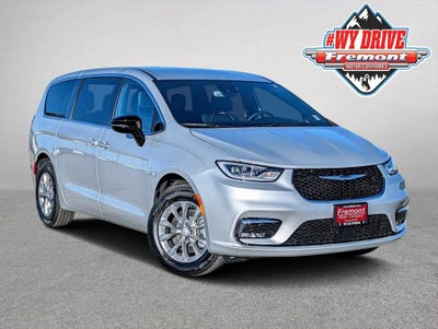 2026 Chrysler Pacifica Select AWD