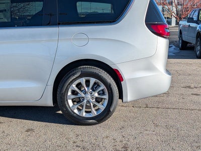 2026 Chrysler Pacifica Select AWD