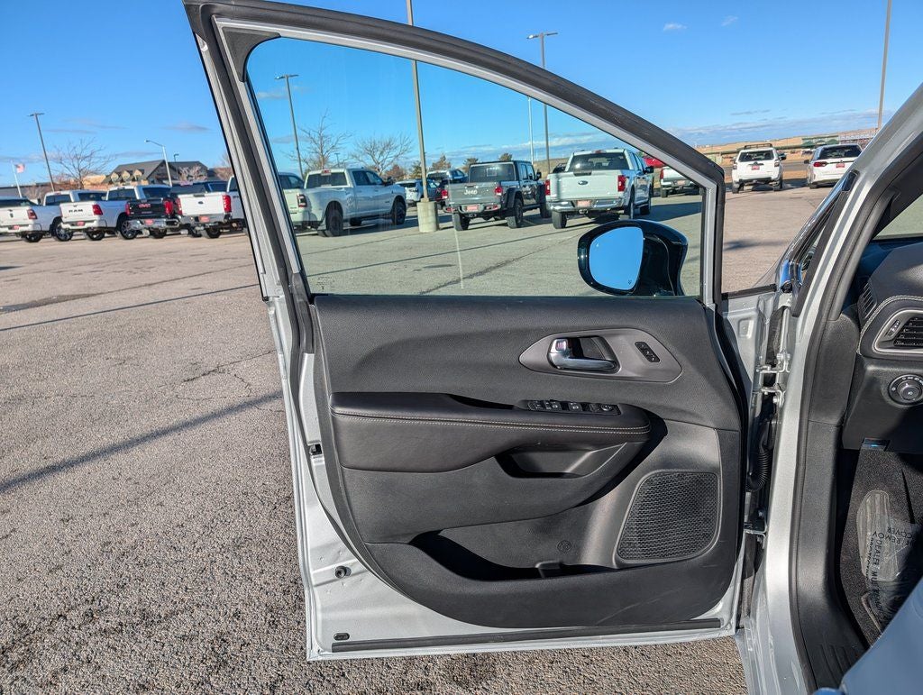 2026 Chrysler Pacifica Select AWD