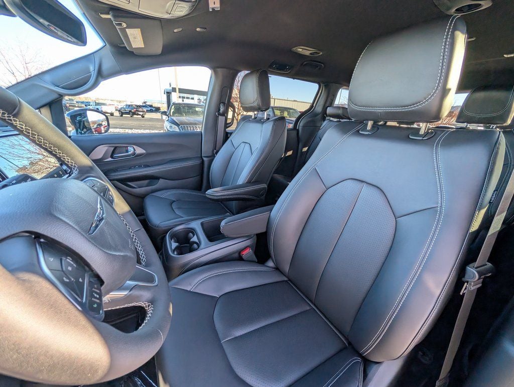 2026 Chrysler Pacifica Select AWD