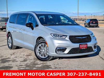 2026 Chrysler Pacifica Select AWD