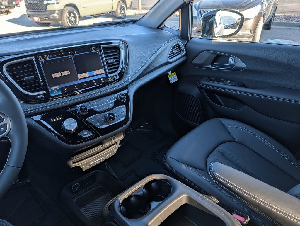 2026 Chrysler Pacifica Select AWD