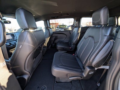 2026 Chrysler Pacifica Select AWD