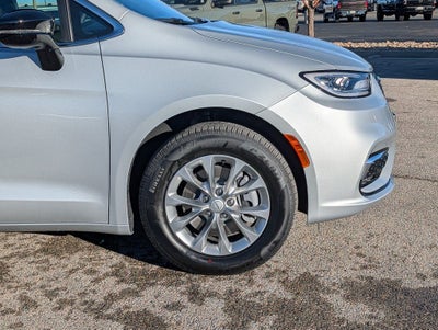 2026 Chrysler Pacifica Select AWD