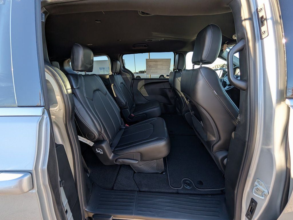 2026 Chrysler Pacifica Select AWD