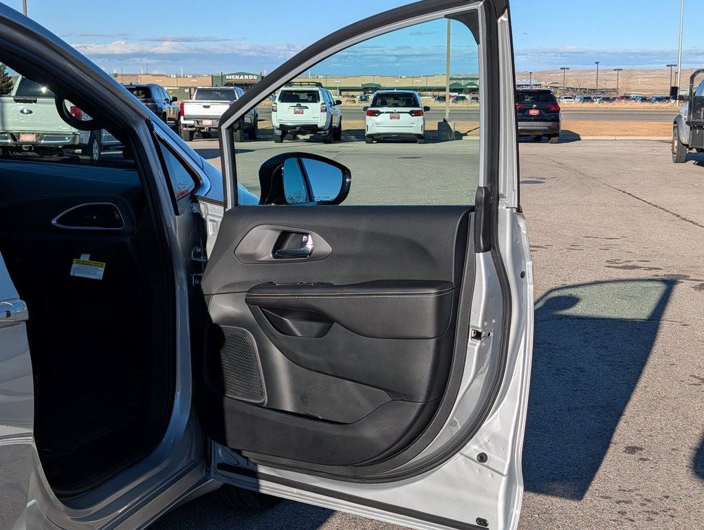 2026 Chrysler Pacifica Select AWD