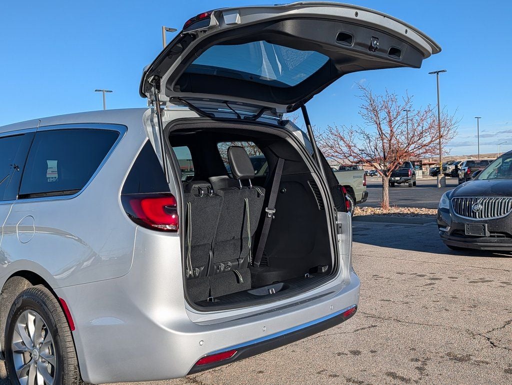 2026 Chrysler Pacifica Select AWD
