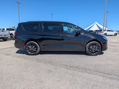 2027 Chrysler Pacifica Limited