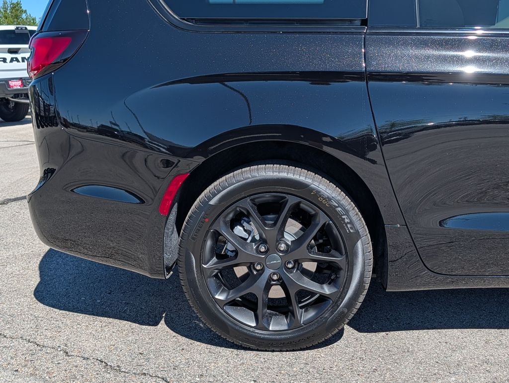 2027 Chrysler Pacifica Limited