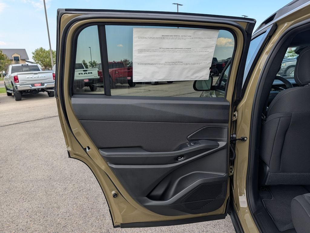 2026 Jeep Cherokee Laredo