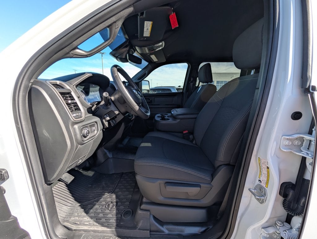 2027 RAM 3500 3500 TRADESMAN CREW CAB 4X4 8' BOX