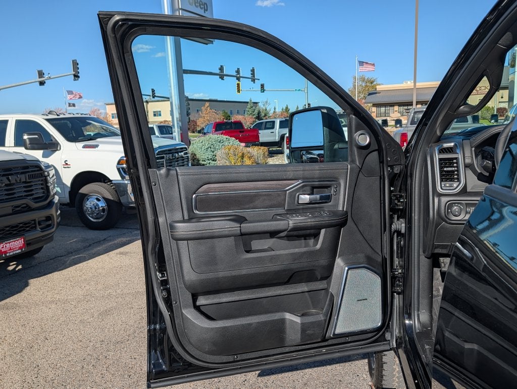 2027 RAM 3500 RAM 3500 LARAMIE CREW CAB 4X4 8' BOX