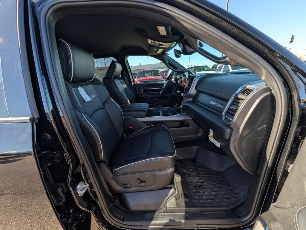 2027 RAM 3500 RAM 3500 LARAMIE CREW CAB 4X4 8' BOX