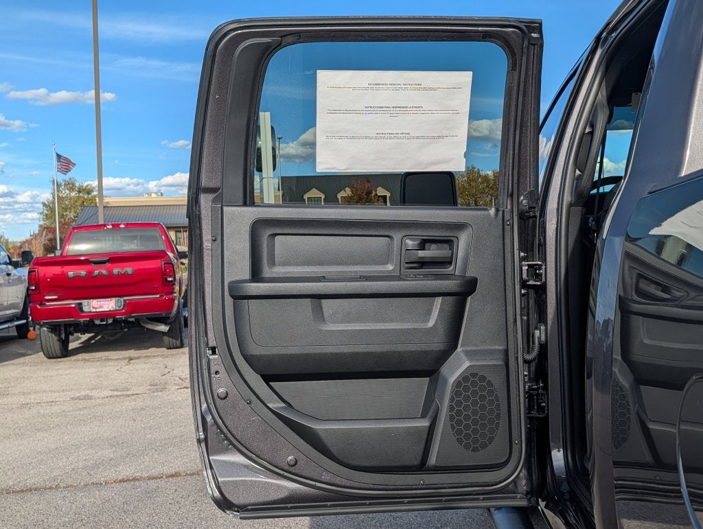 2027 RAM 2500 2500 TRADESMAN CREW CAB 4X4 6'4' BOX