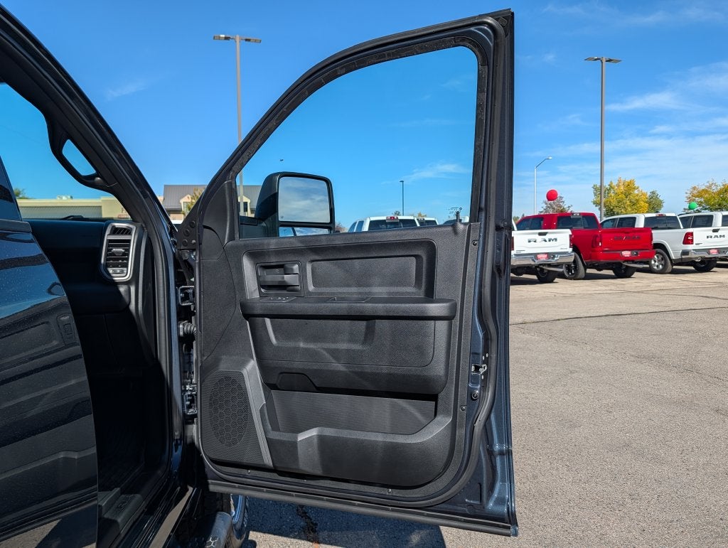 2027 RAM 2500 2500 TRADESMAN CREW CAB 4X4 8' BOX