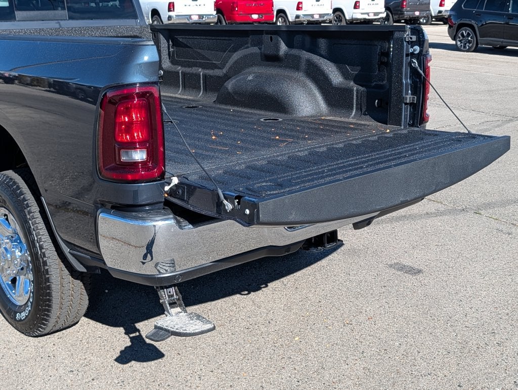 2027 RAM 2500 2500 TRADESMAN CREW CAB 4X4 8' BOX