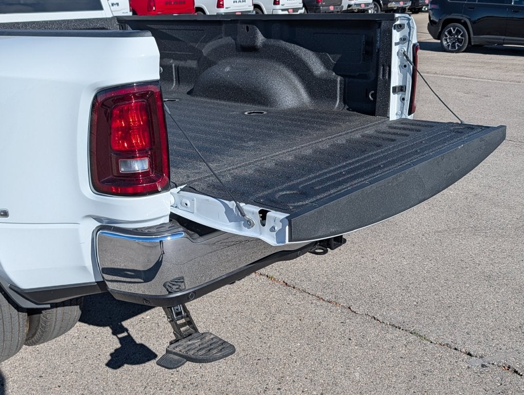 2027 RAM 3500 3500 BIG HORN CREW CAB 4X4 8' BOX