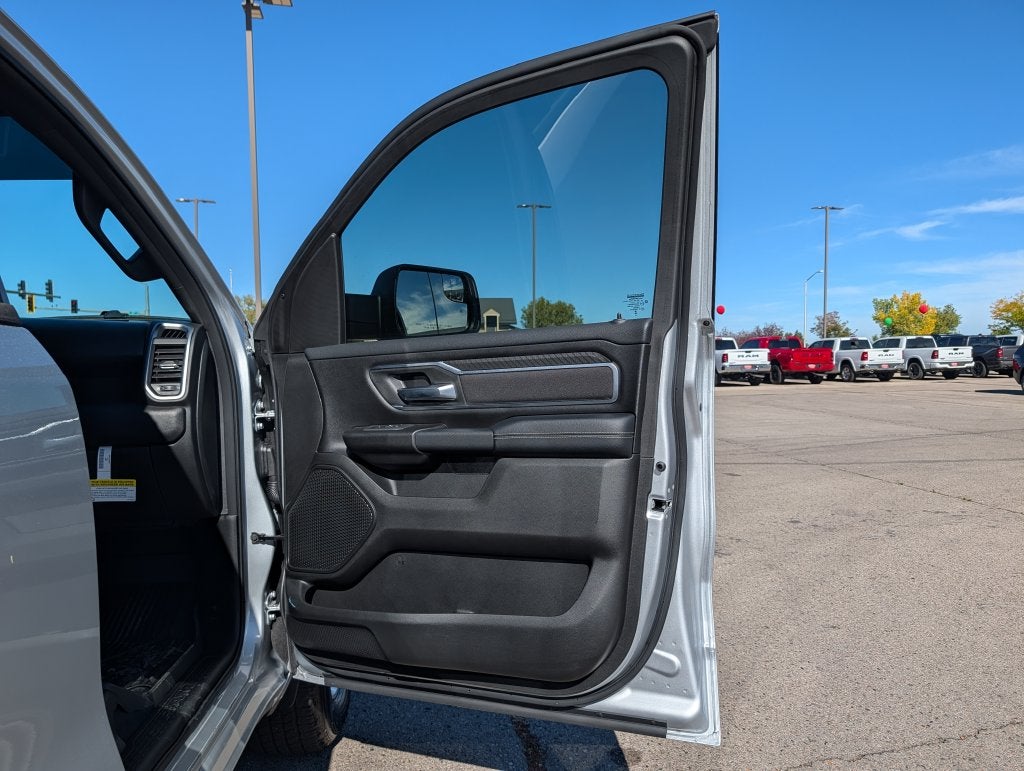 2026 RAM 1500 1500 BIG HORN CREW CAB 4X4 5'7' BOX