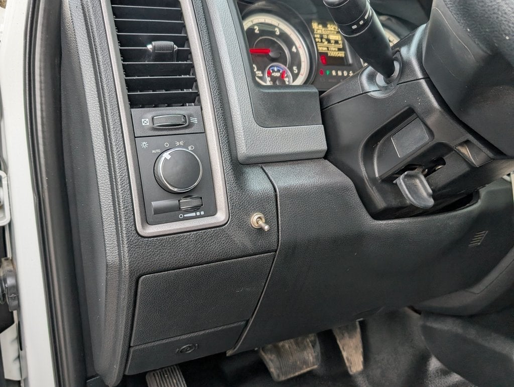 2014 RAM 5500HD Tradesman Flatbed 4X4