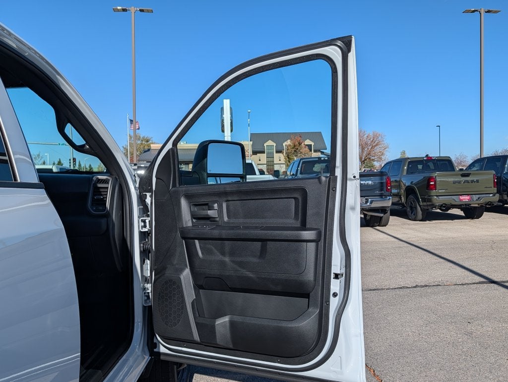 2027 RAM 3500 RAM 3500 TRADESMAN CREW CAB CHASSIS 4X4 60' CA
