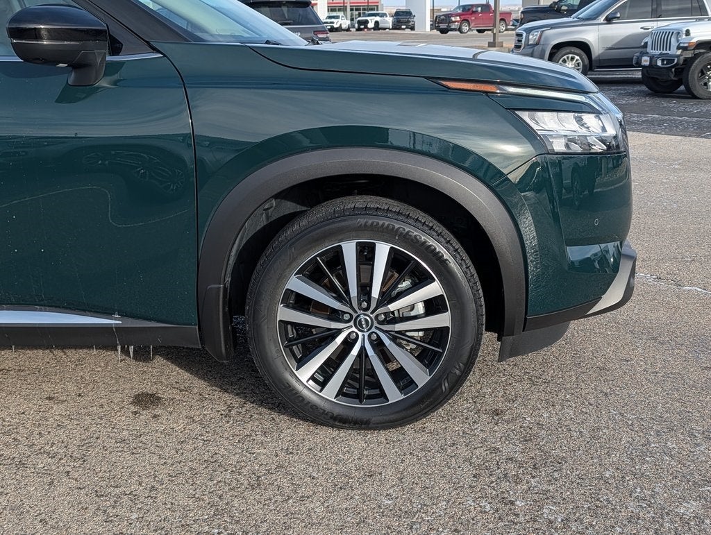 2024 Nissan Pathfinder Platinum