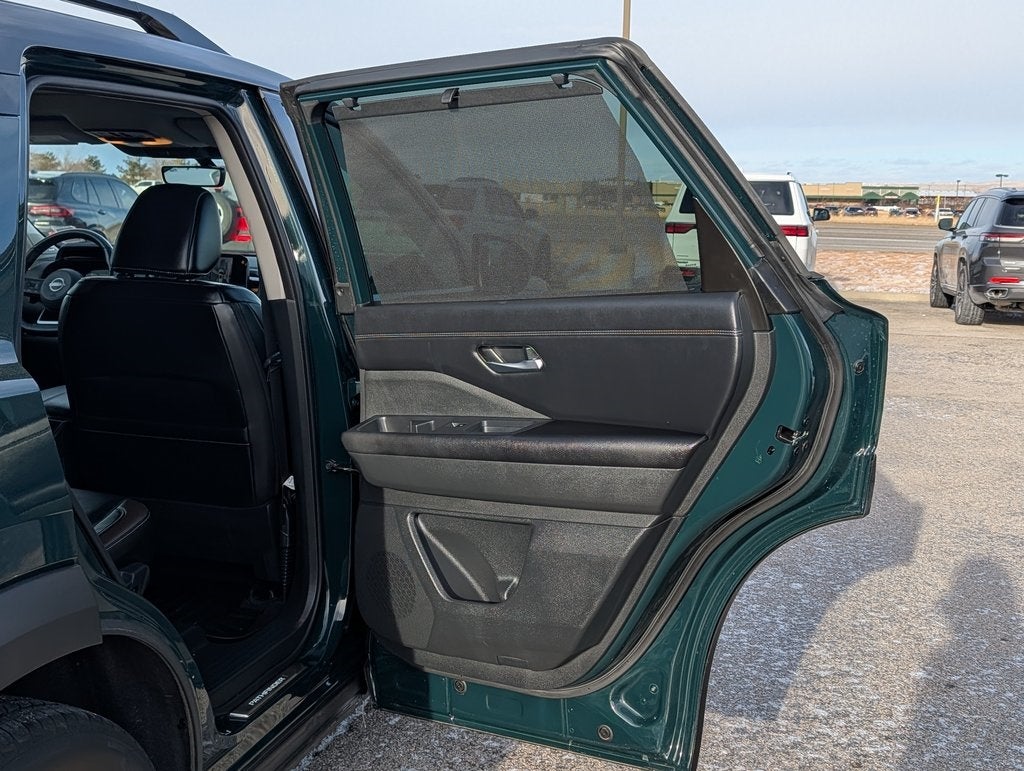 2024 Nissan Pathfinder Platinum