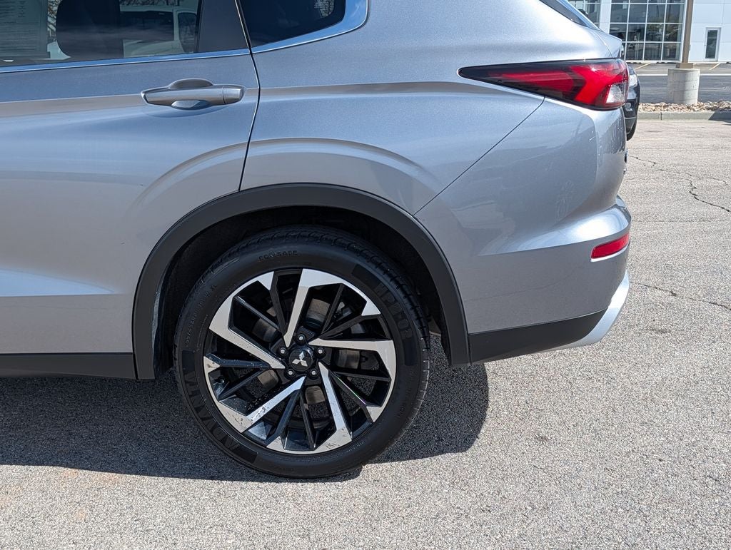 2024 Mitsubishi Outlander SE