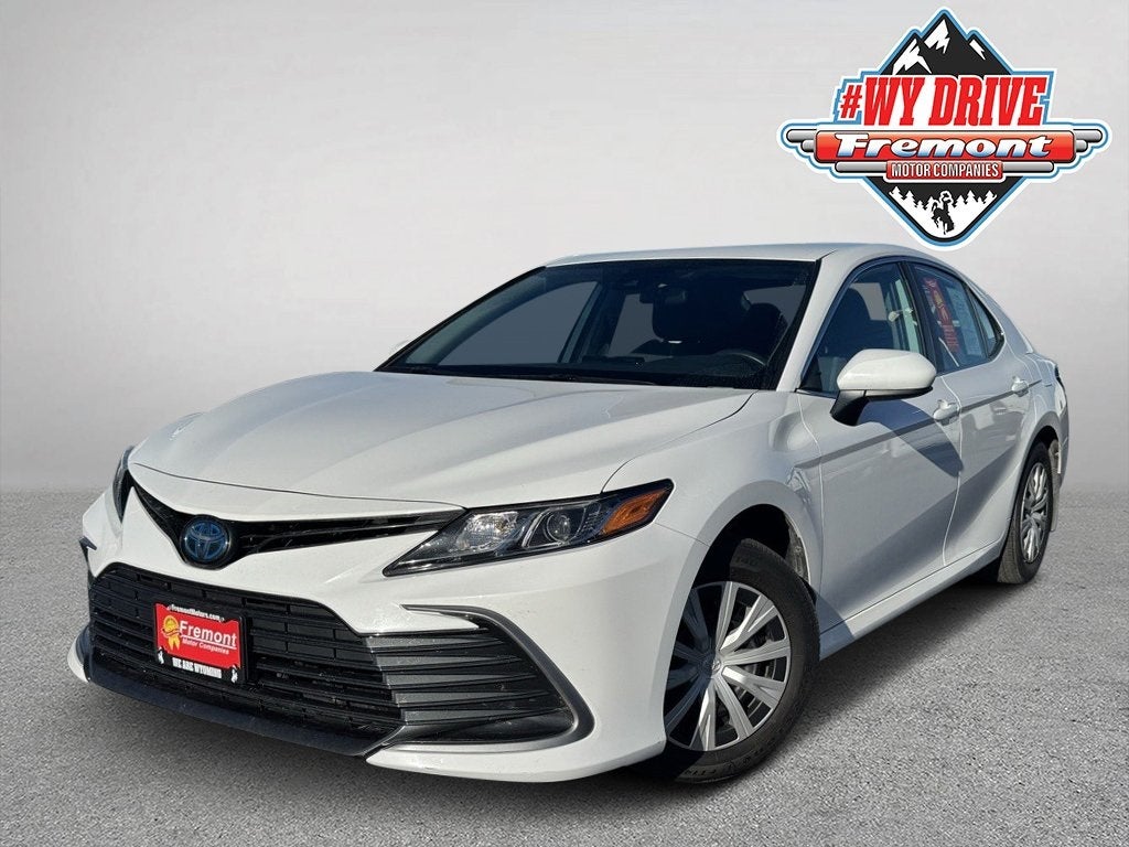 2022 Toyota Camry LE's photo