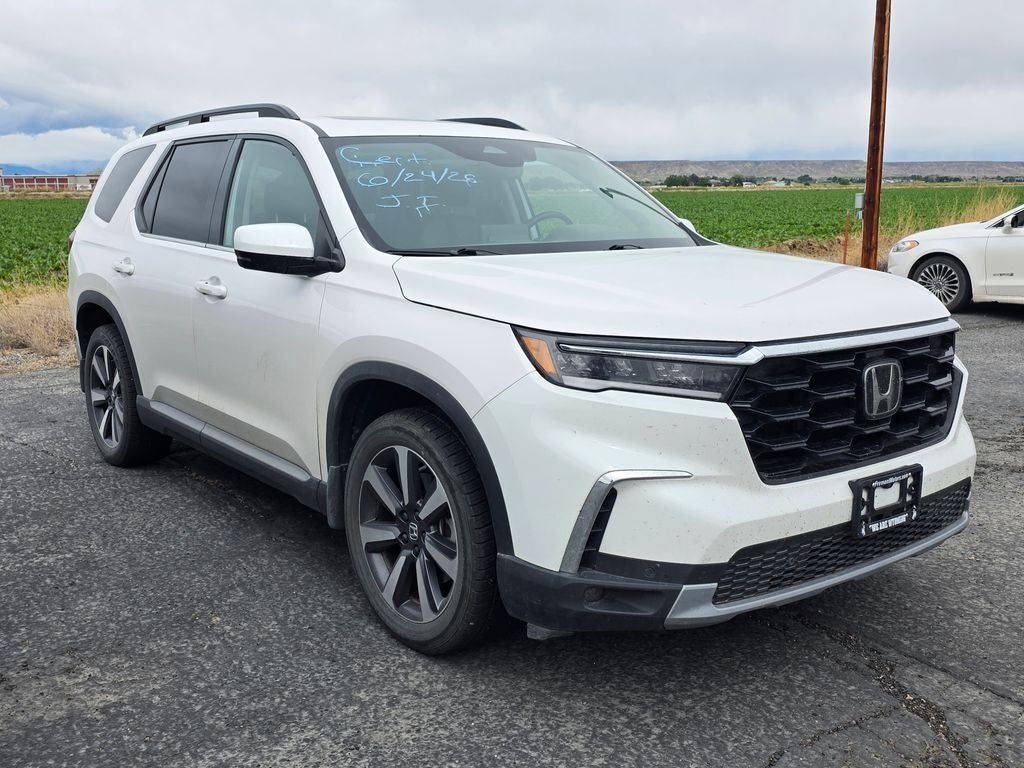 2023 Honda Pilot Touring AWD's photo