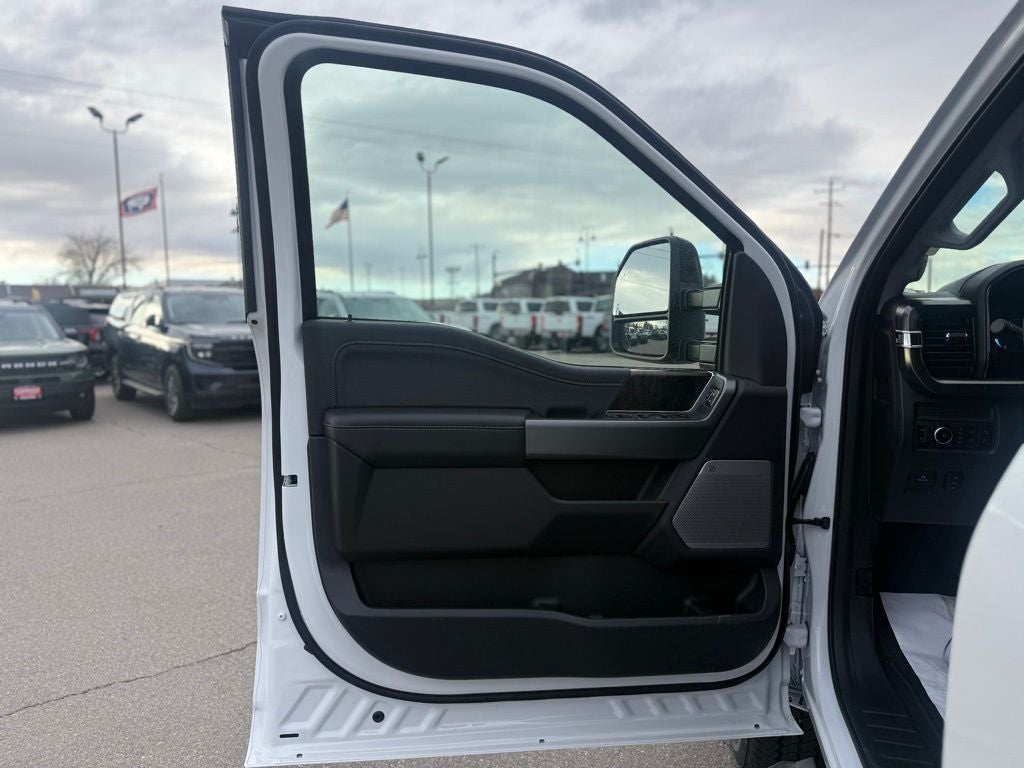 2026 Ford F-350SD Lariat Black Appearance Pkg