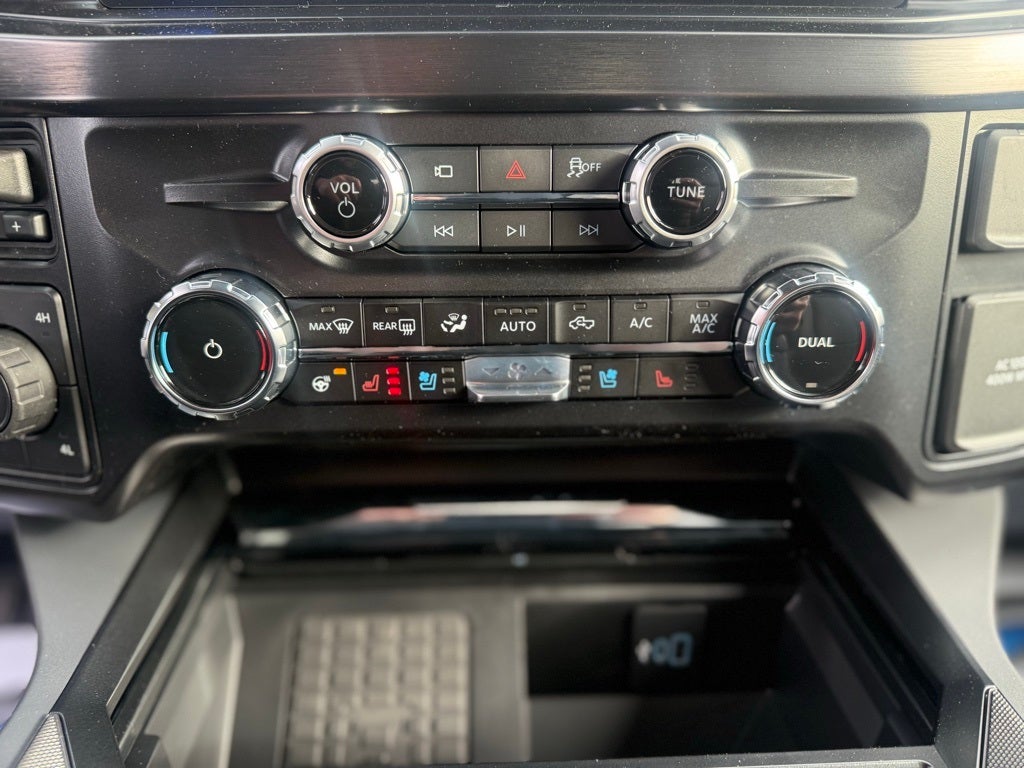 2026 Ford F-350SD Lariat Black Appearance Pkg