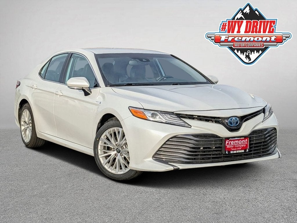 2020 Toyota Camry Hybrid XLE