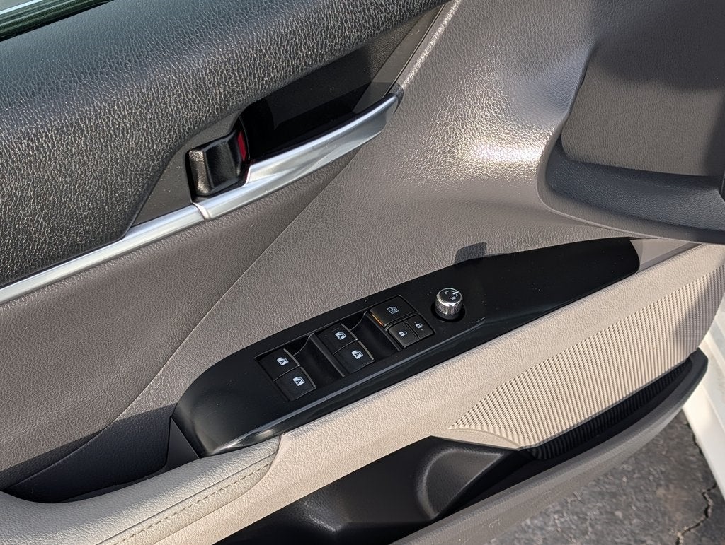 2020 Toyota Camry Hybrid XLE