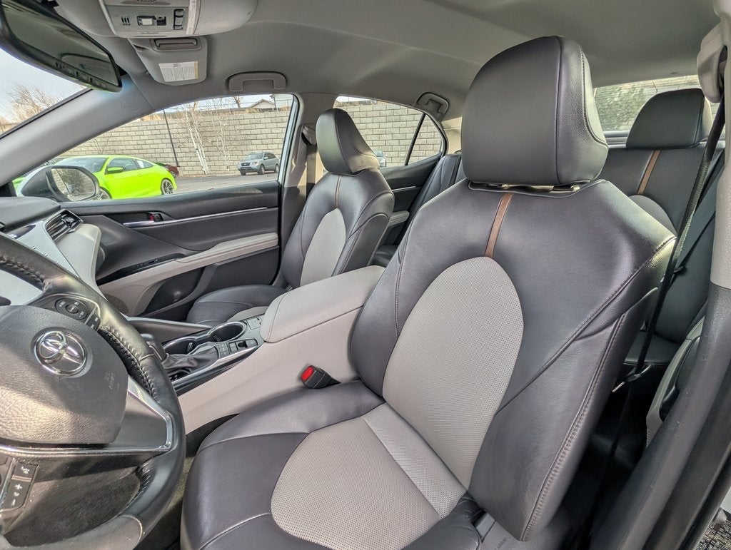 2020 Toyota Camry Hybrid XLE