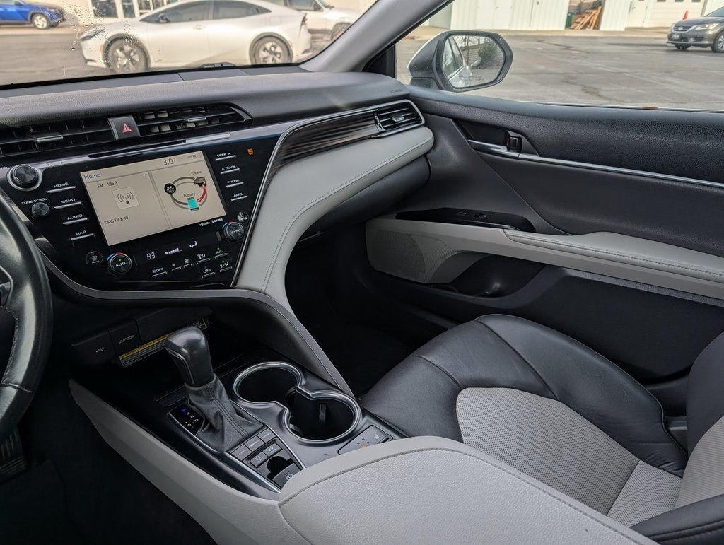 2020 Toyota Camry Hybrid XLE