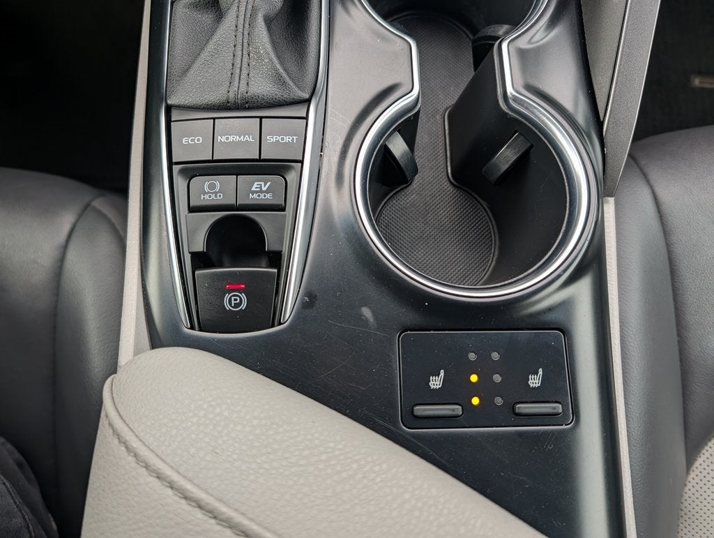 2020 Toyota Camry Hybrid XLE