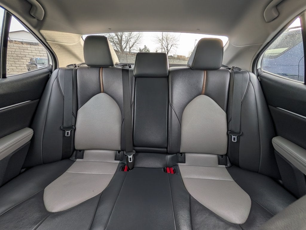 2020 Toyota Camry Hybrid XLE