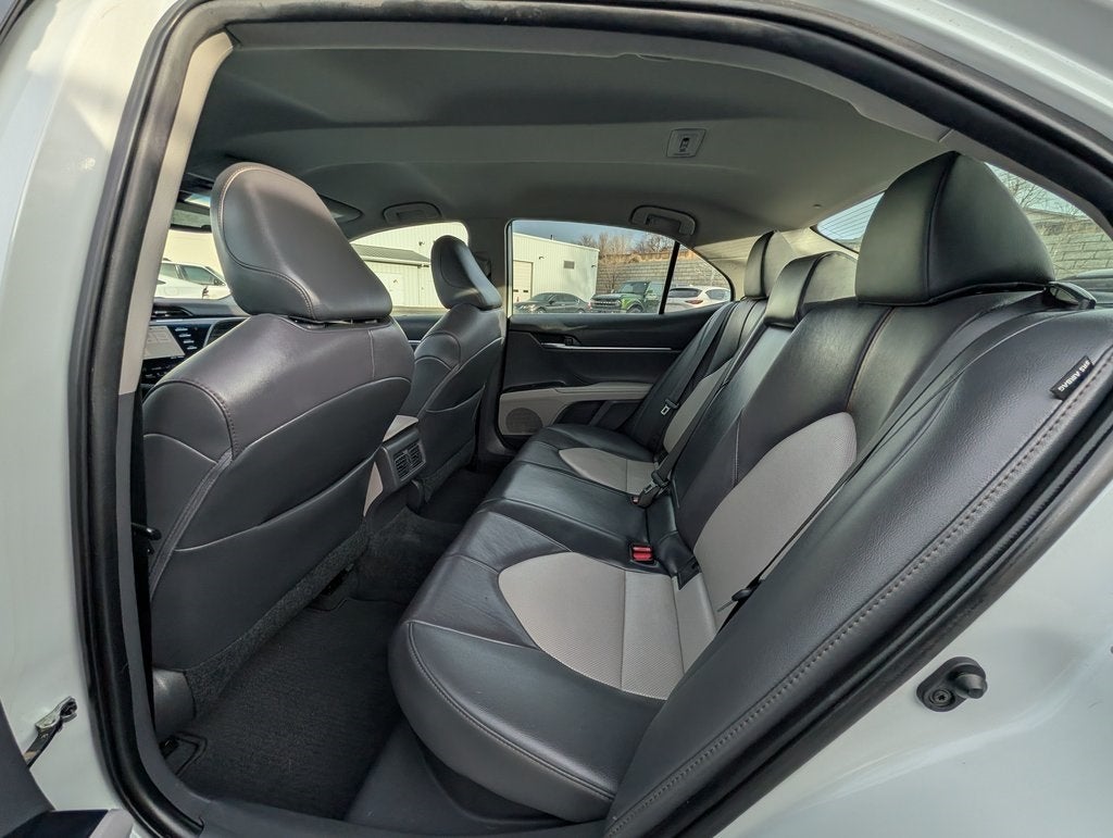 2020 Toyota Camry Hybrid XLE