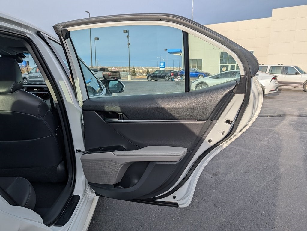 2020 Toyota Camry Hybrid XLE