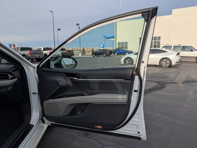 2020 Toyota Camry Hybrid XLE