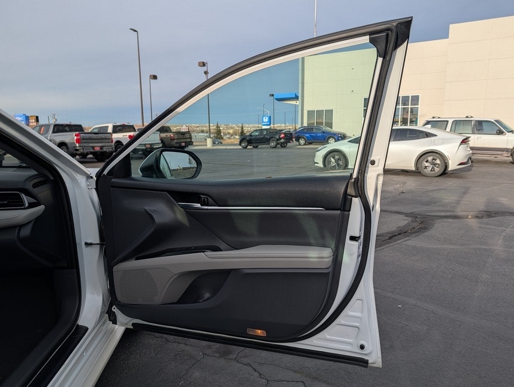 2020 Toyota Camry Hybrid XLE