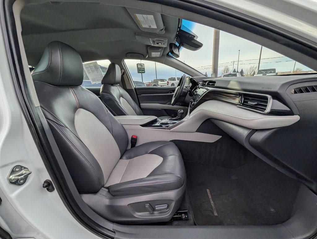 2020 Toyota Camry Hybrid XLE