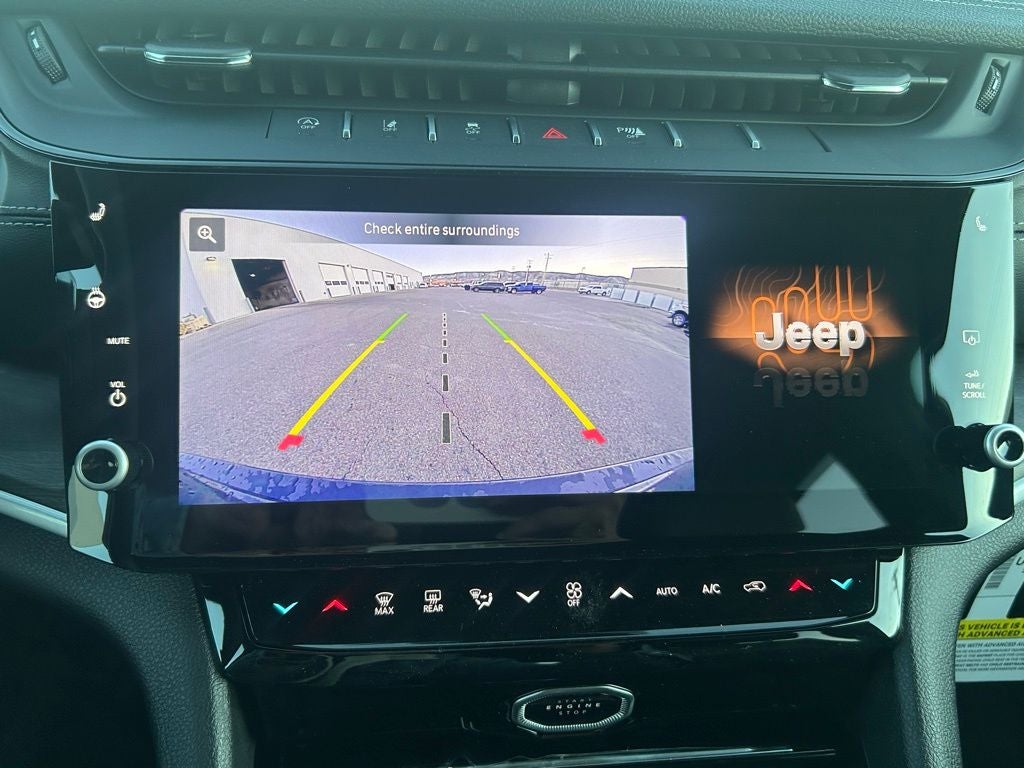 2026 Jeep Grand Cherokee Laredo