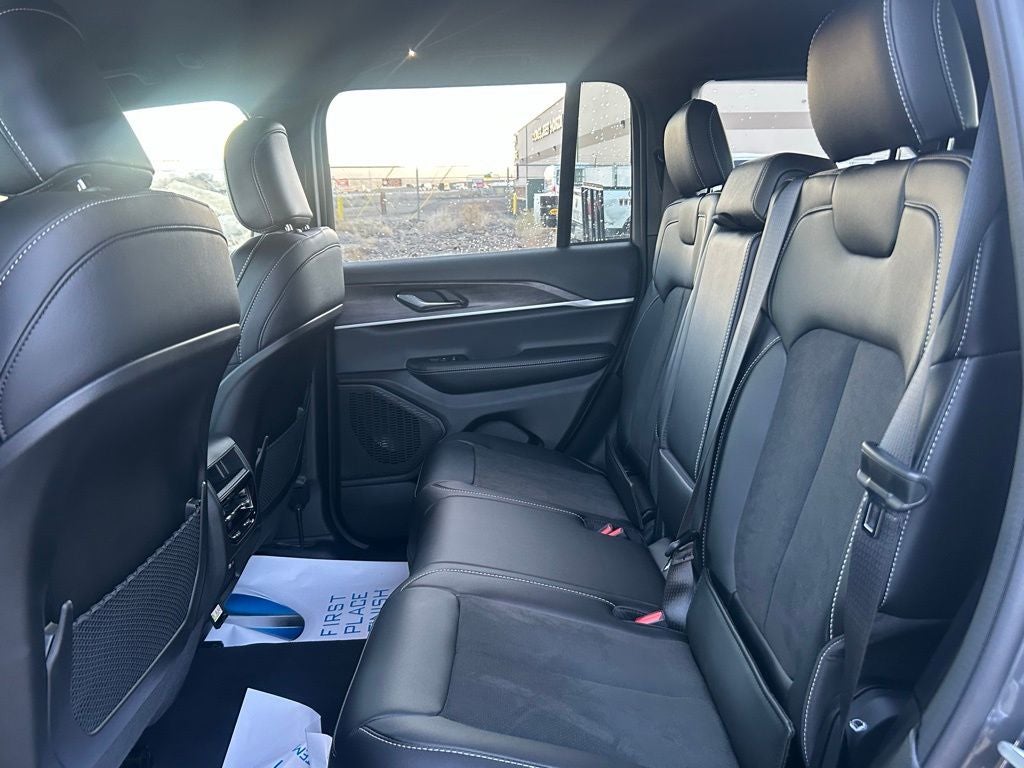 2026 Jeep Grand Cherokee Laredo