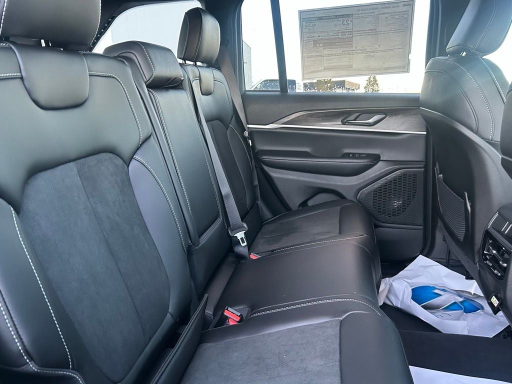 2026 Jeep Grand Cherokee Laredo