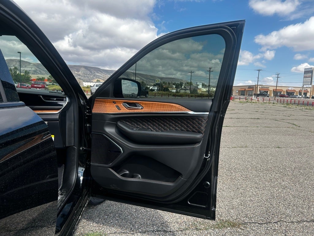 2025 Jeep Grand Cherokee Summit